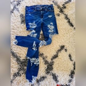 Distressed skinny jeans